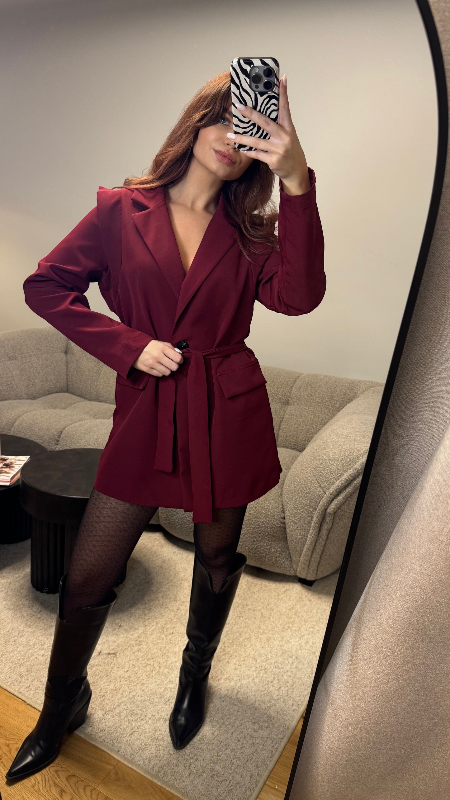 Bordo švarkas su dirželiu