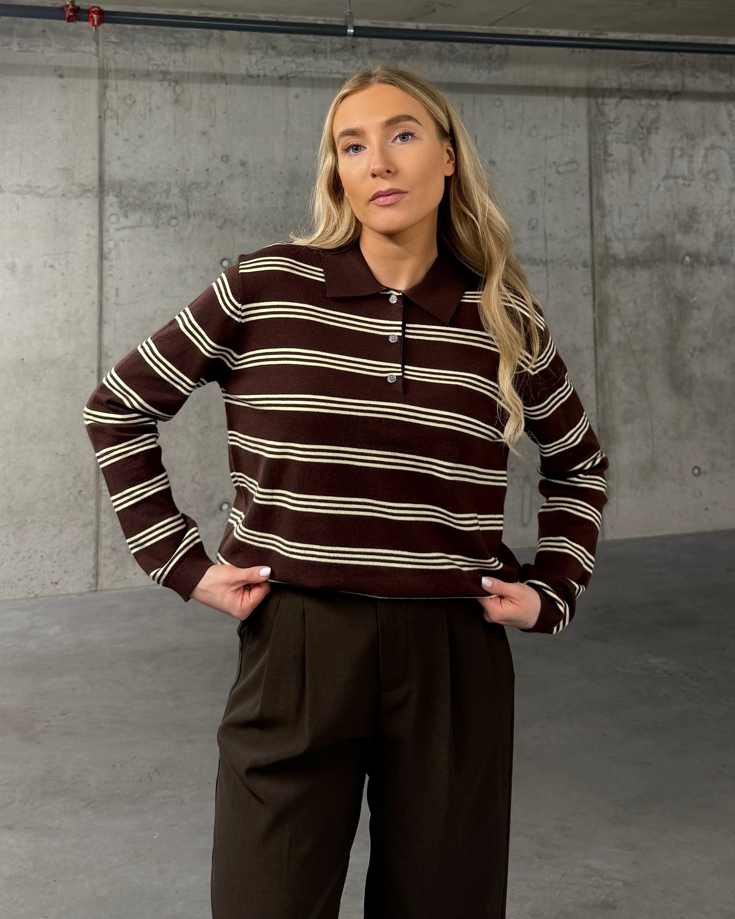 Rudas dryžuotas megztukas BEAN