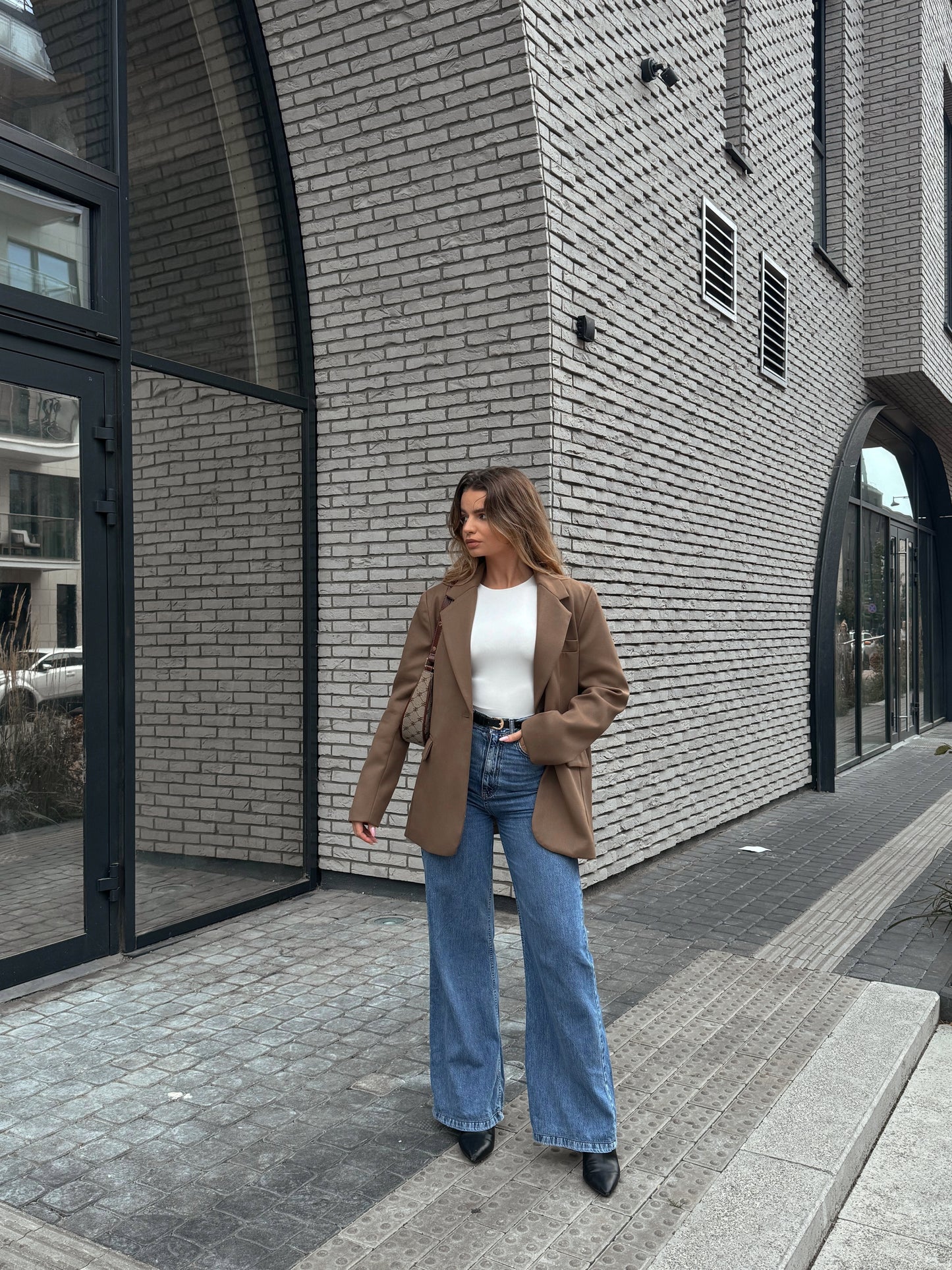 Klasikinis smėlinės spalvos švarkas