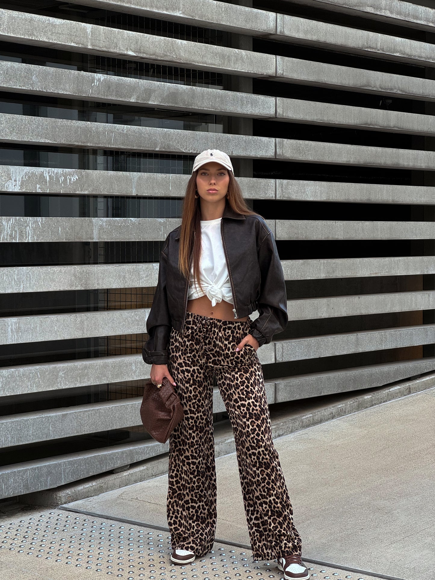 Leopardo rašto kelnės