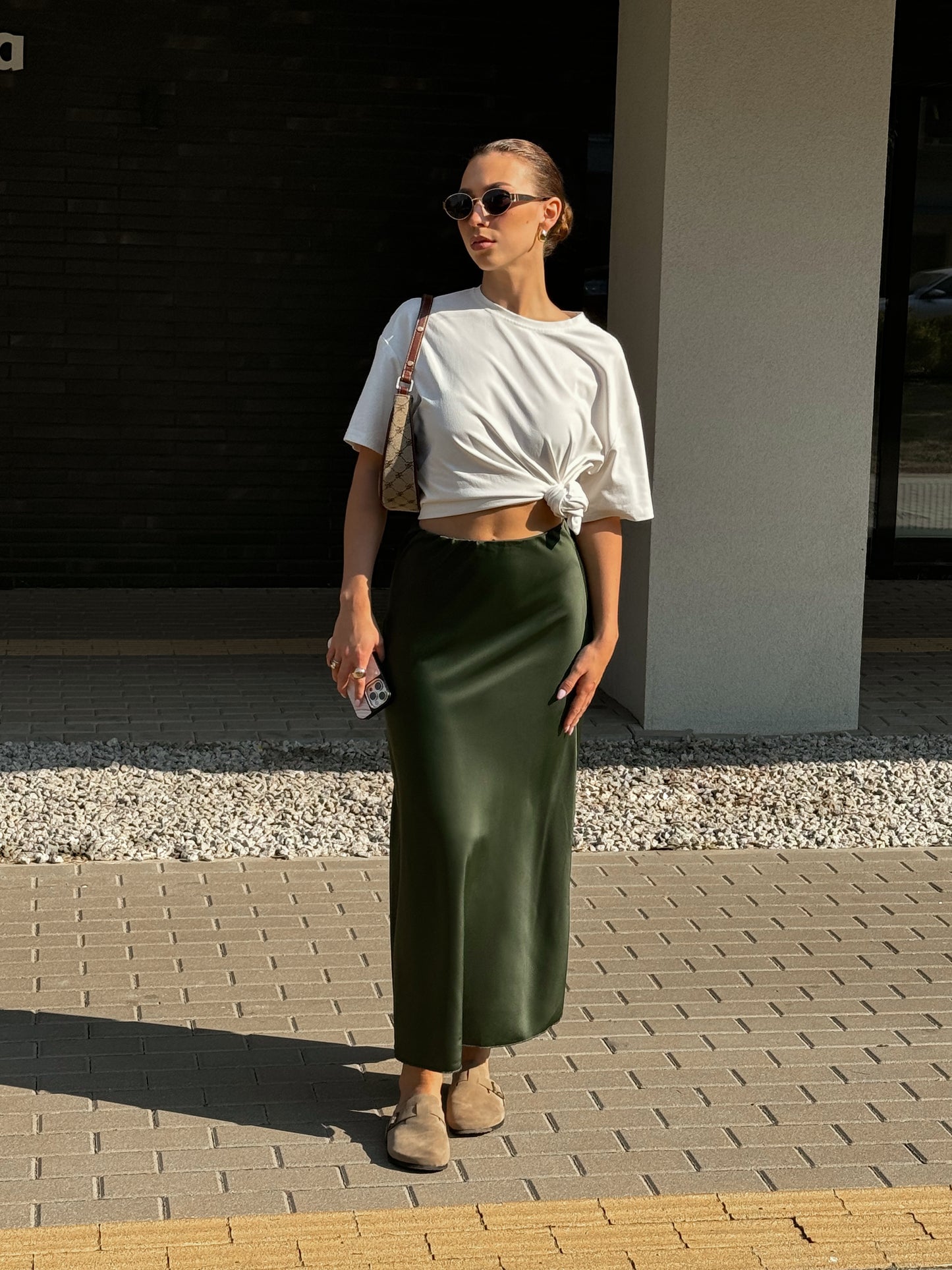 Khaki spalvos satino sijonas
