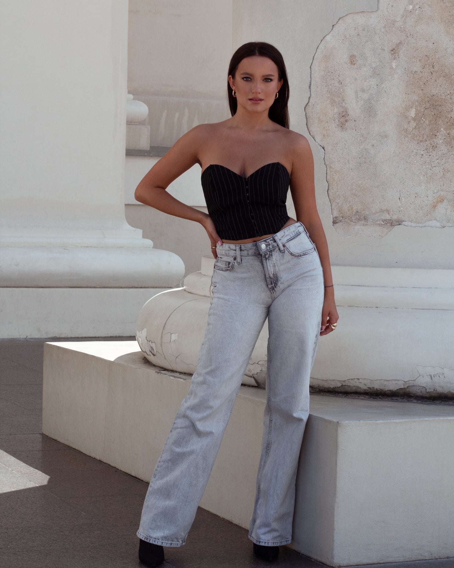 Juodas susegamas korsetas