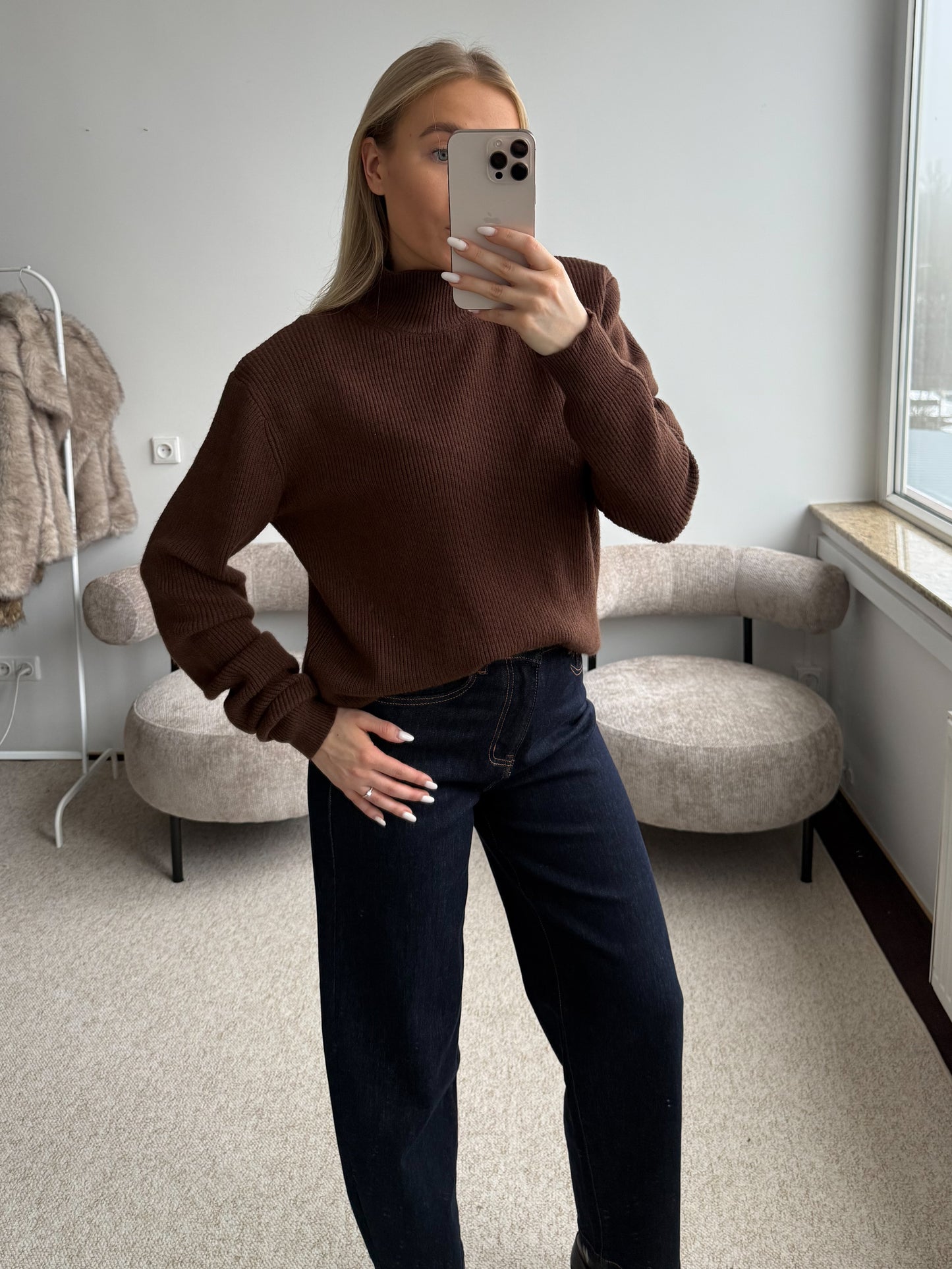 Rudas megztukas su petukais NUT