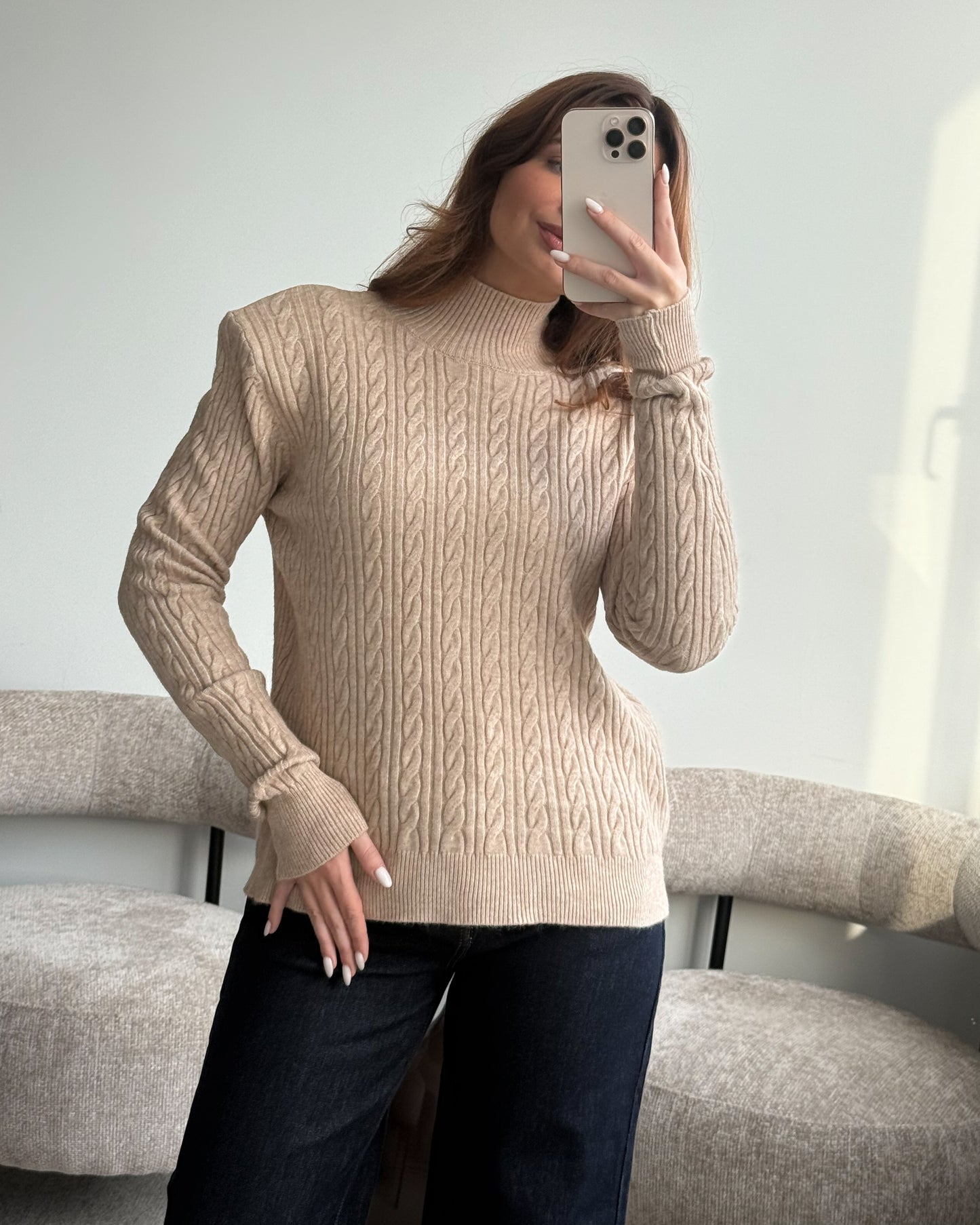 Smėlinis megztukas su petukais TRUFFLE