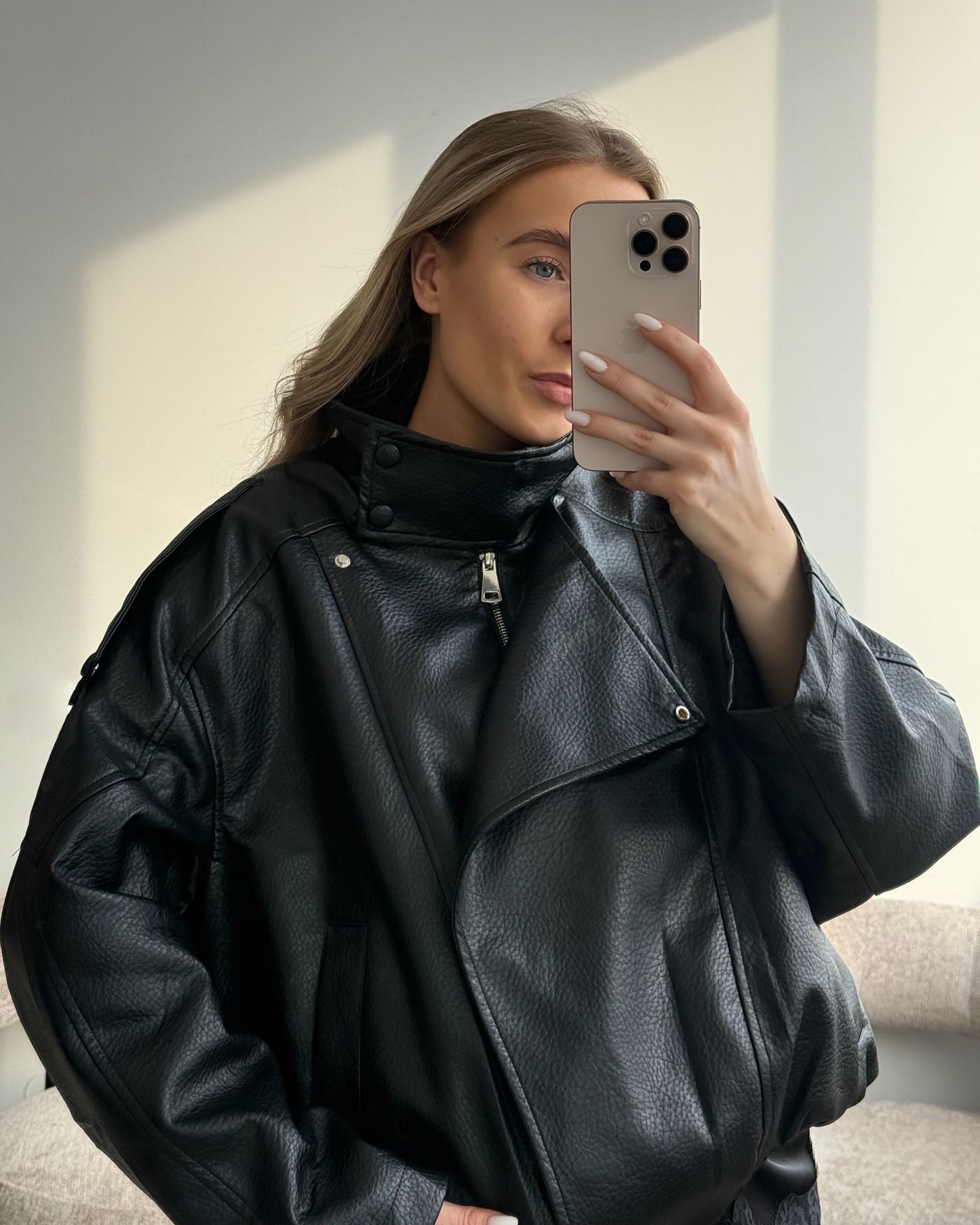 Juoda eko odos striukė ICON