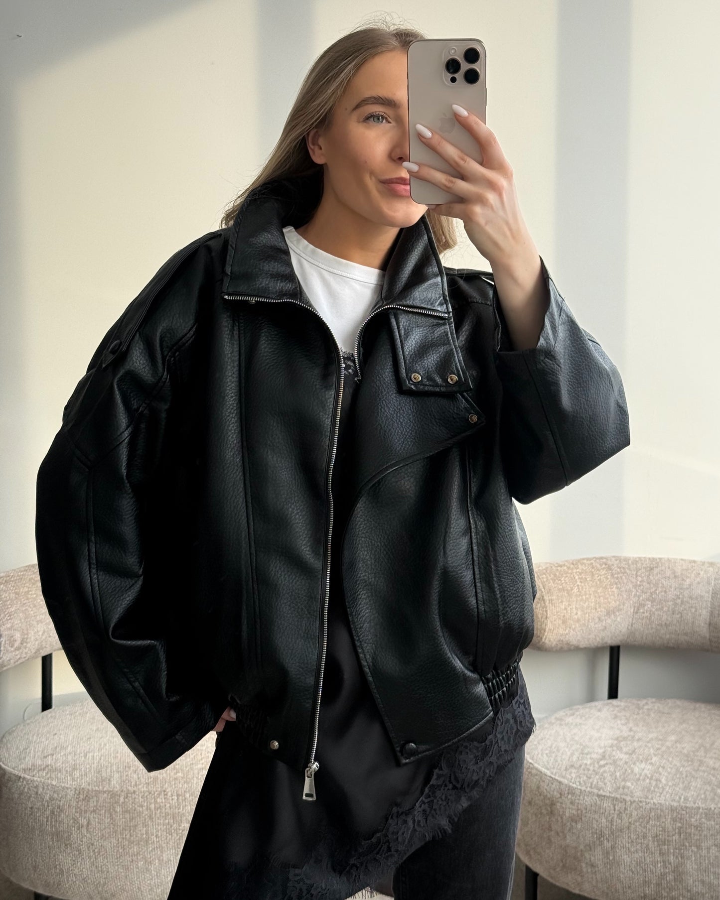 Juoda eko odos striukė ICON