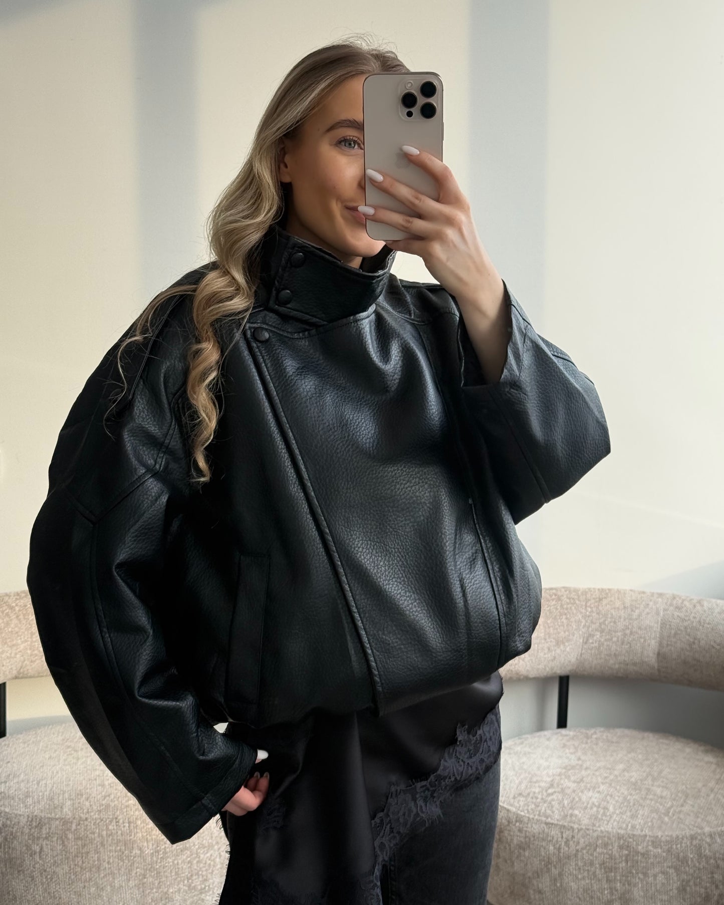 Juoda eko odos striukė ICON