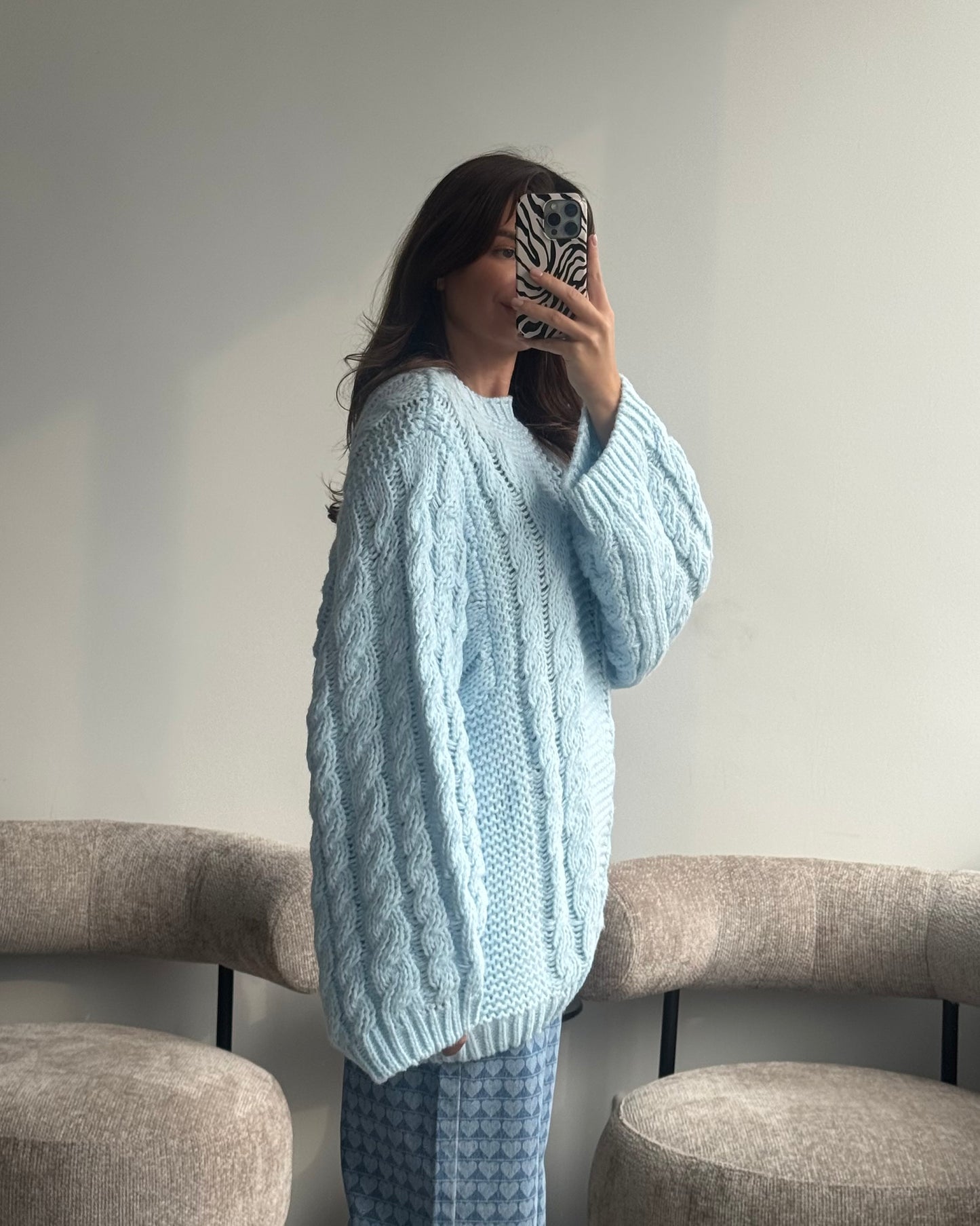 Melsvas megztinis SOFTIE