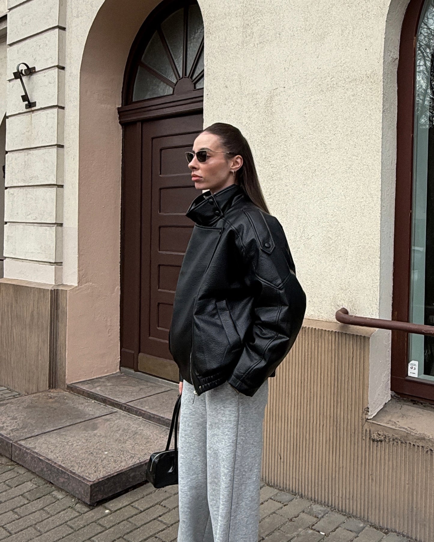 Juoda eko odos striukė ICON