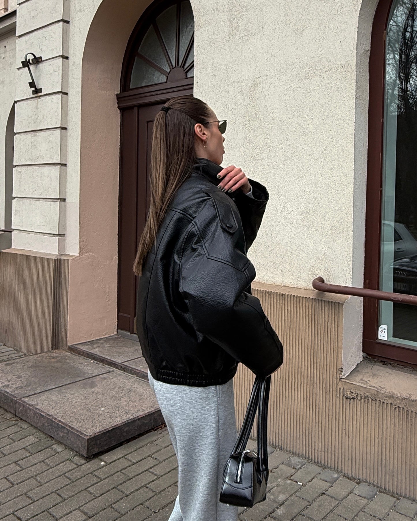 Juoda eko odos striukė ICON