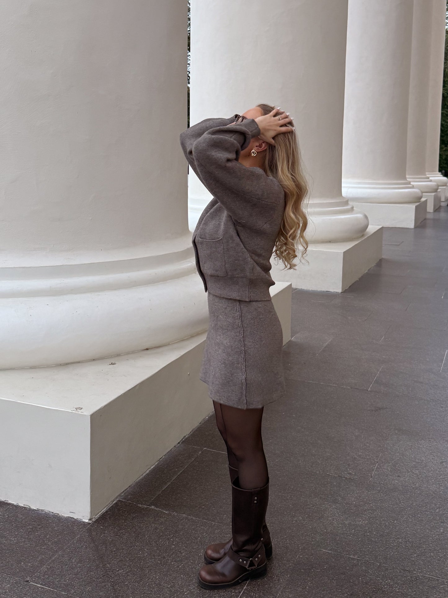 Kostiumėlis su sijonu ARIA