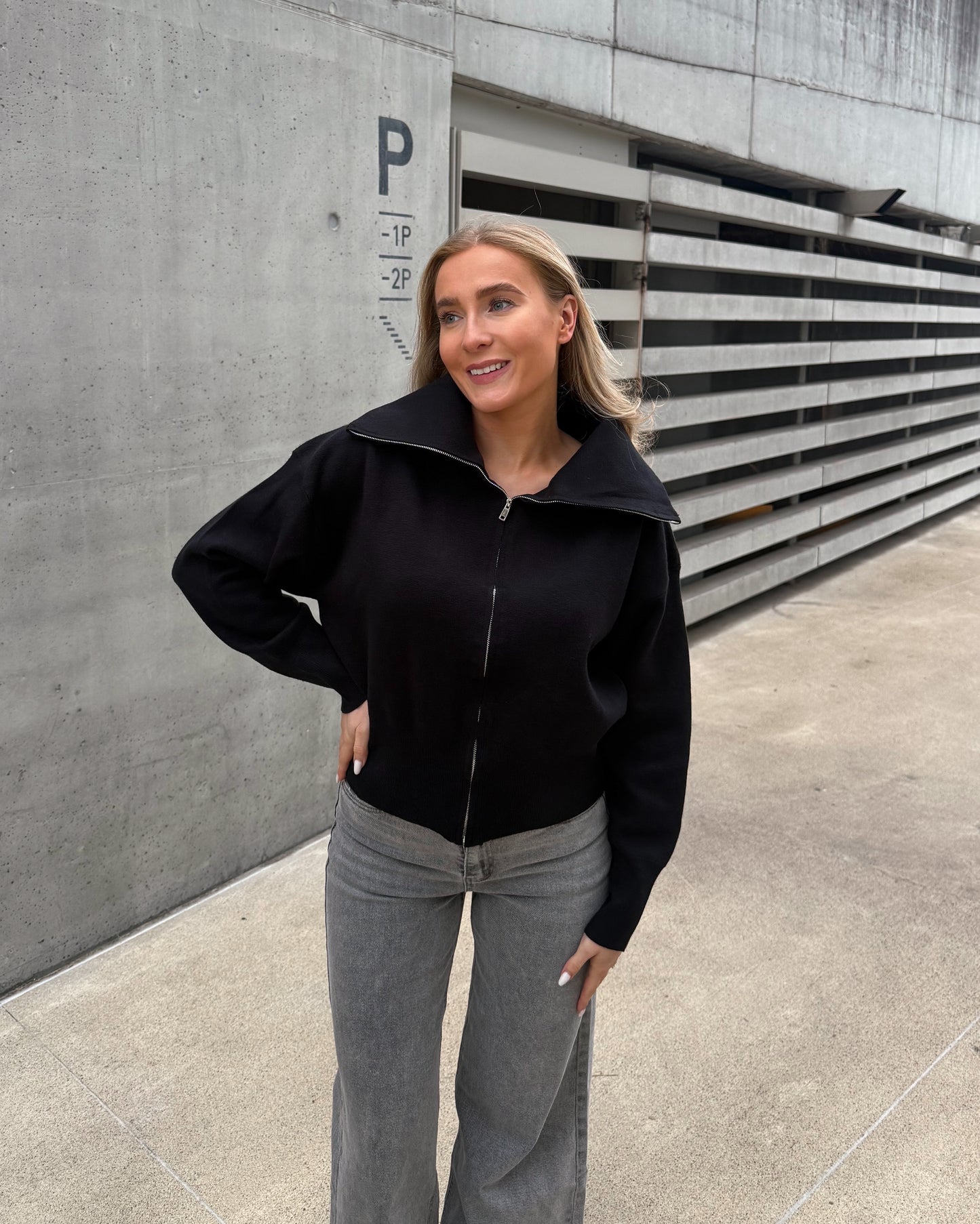 Megztukas su užtrauktuku ARIA