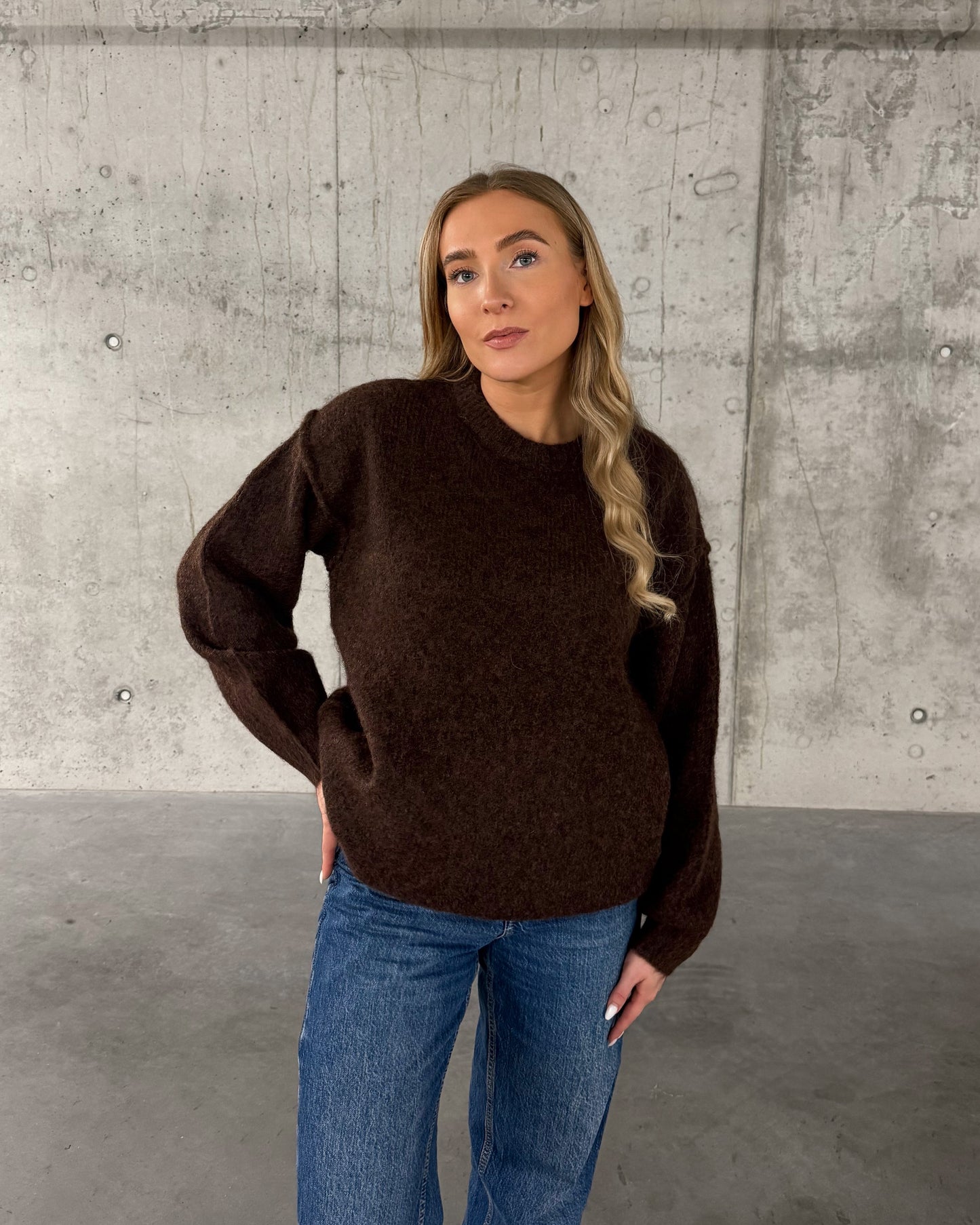 Rudos spalvos megztukas BEAR