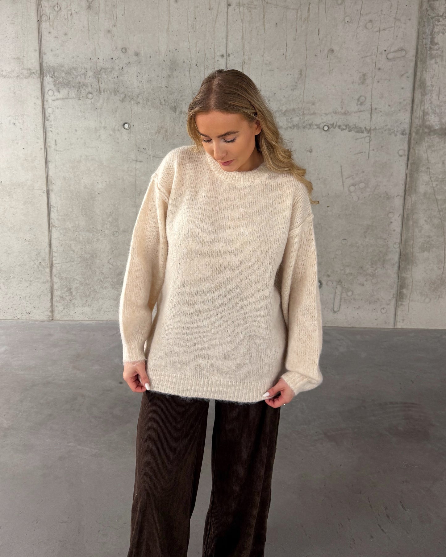 Smėlio spalvos megztukas CARAMEL