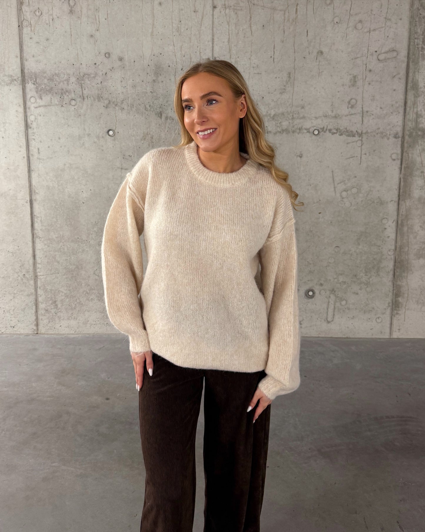 Smėlio spalvos megztukas CARAMEL