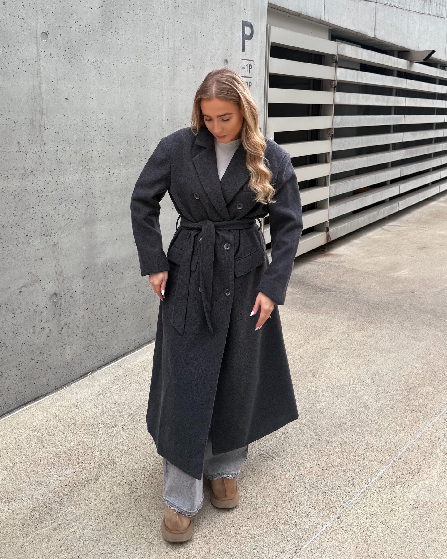 Pilkas paltas CLASSY