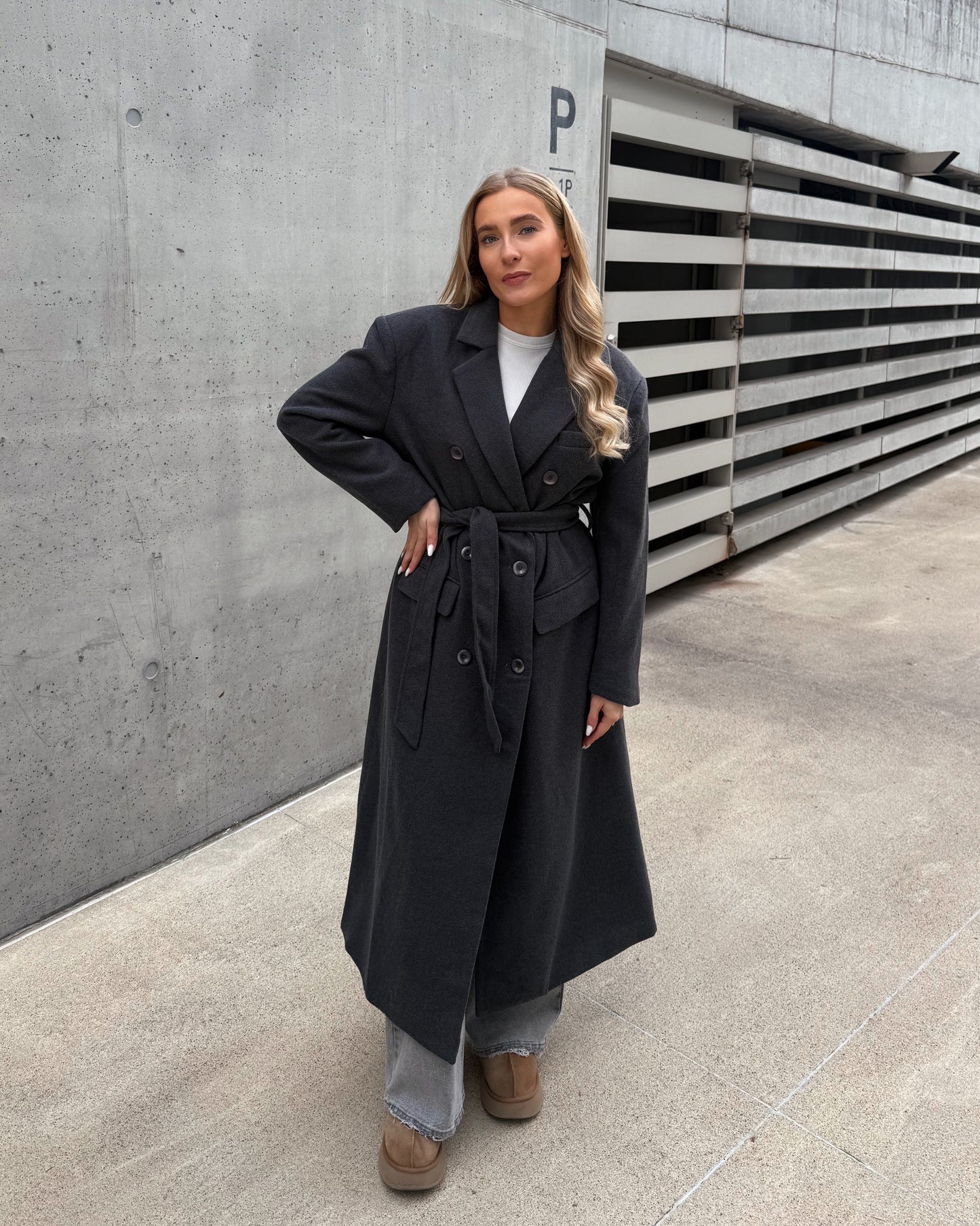 Pilkas paltas CLASSY