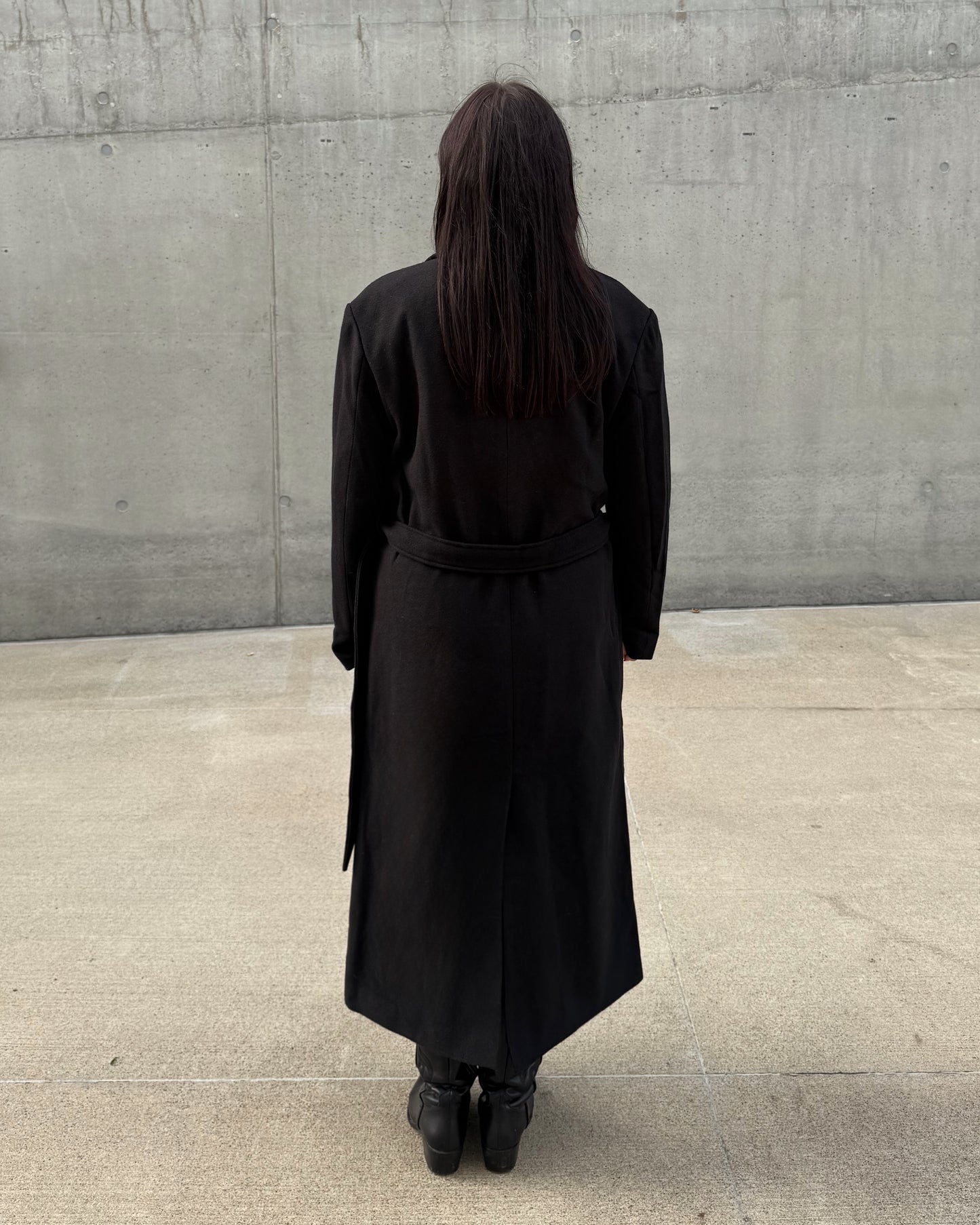 Juodas paltas CLASSY