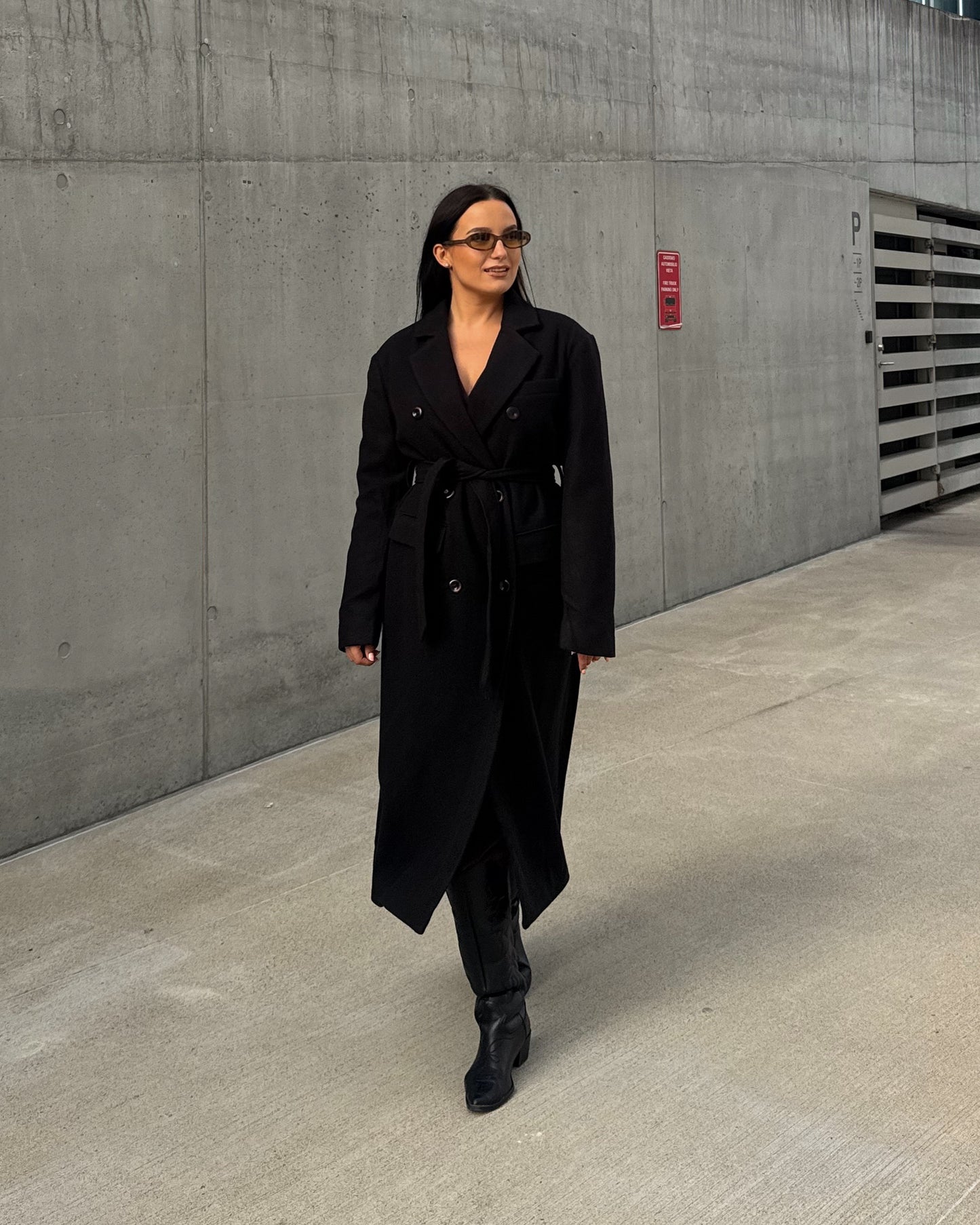 Juodas paltas CLASSY