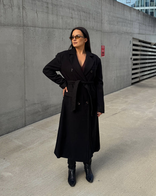 Juodas paltas CLASSY