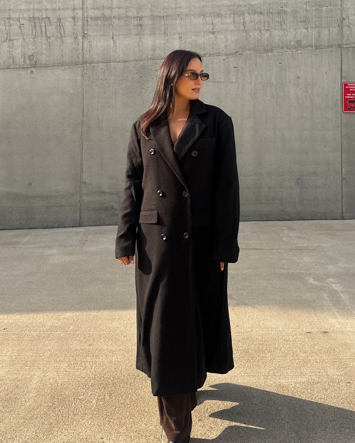 Juodas paltas CLASSY