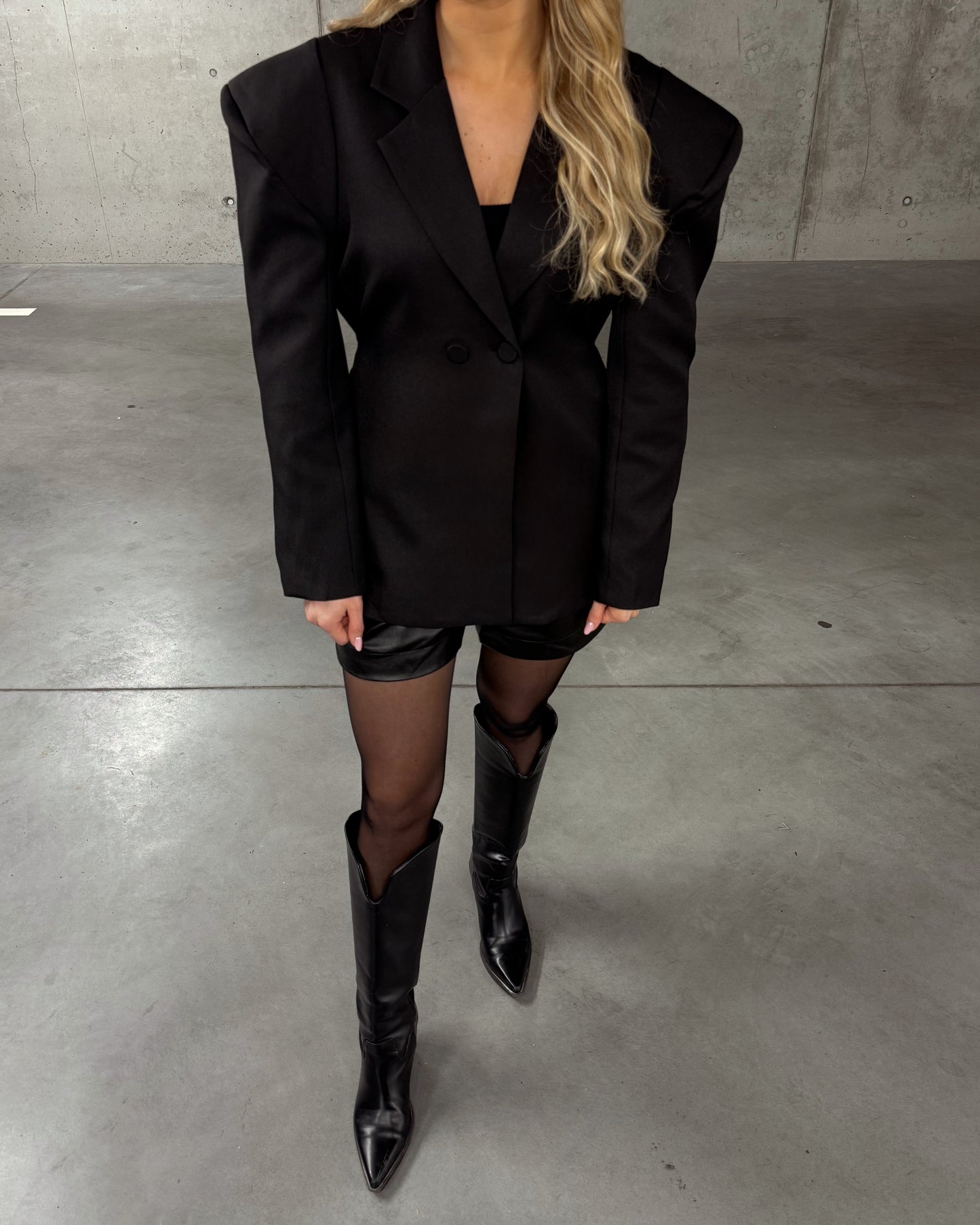 Įlemenuotas švarkas su pečiais SCULPTED