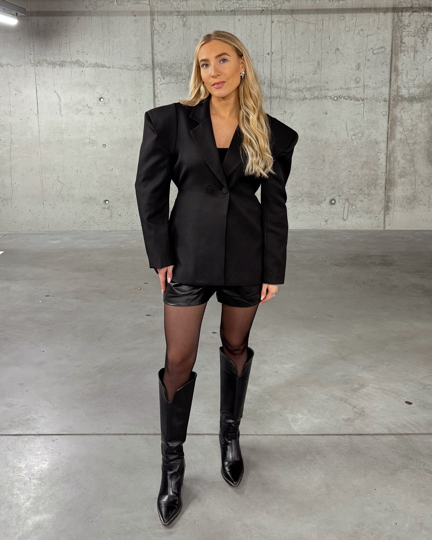 Įlemenuotas švarkas su pečiais SCULPTED