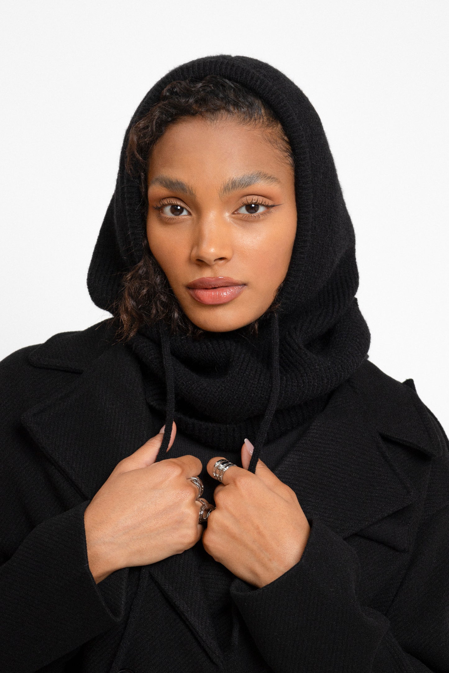 Juoda galvos mova COZY