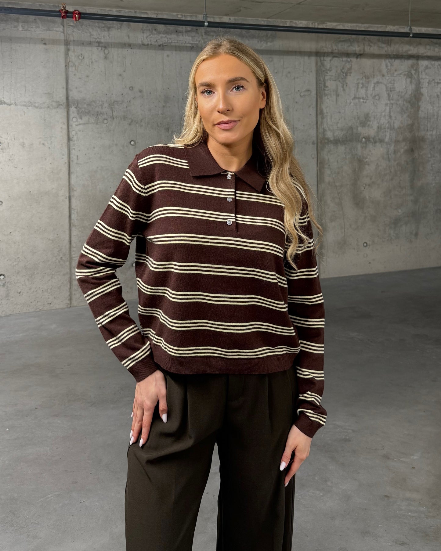 Rudas dryžuotas megztukas BEAN