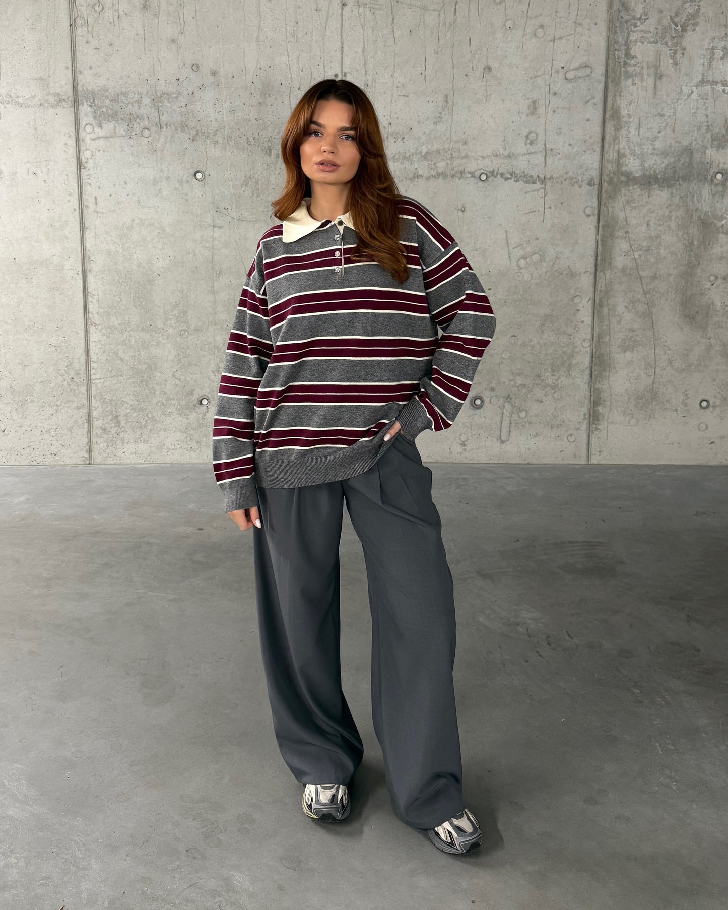 Pilkas dryžuotas megztukas BERRY