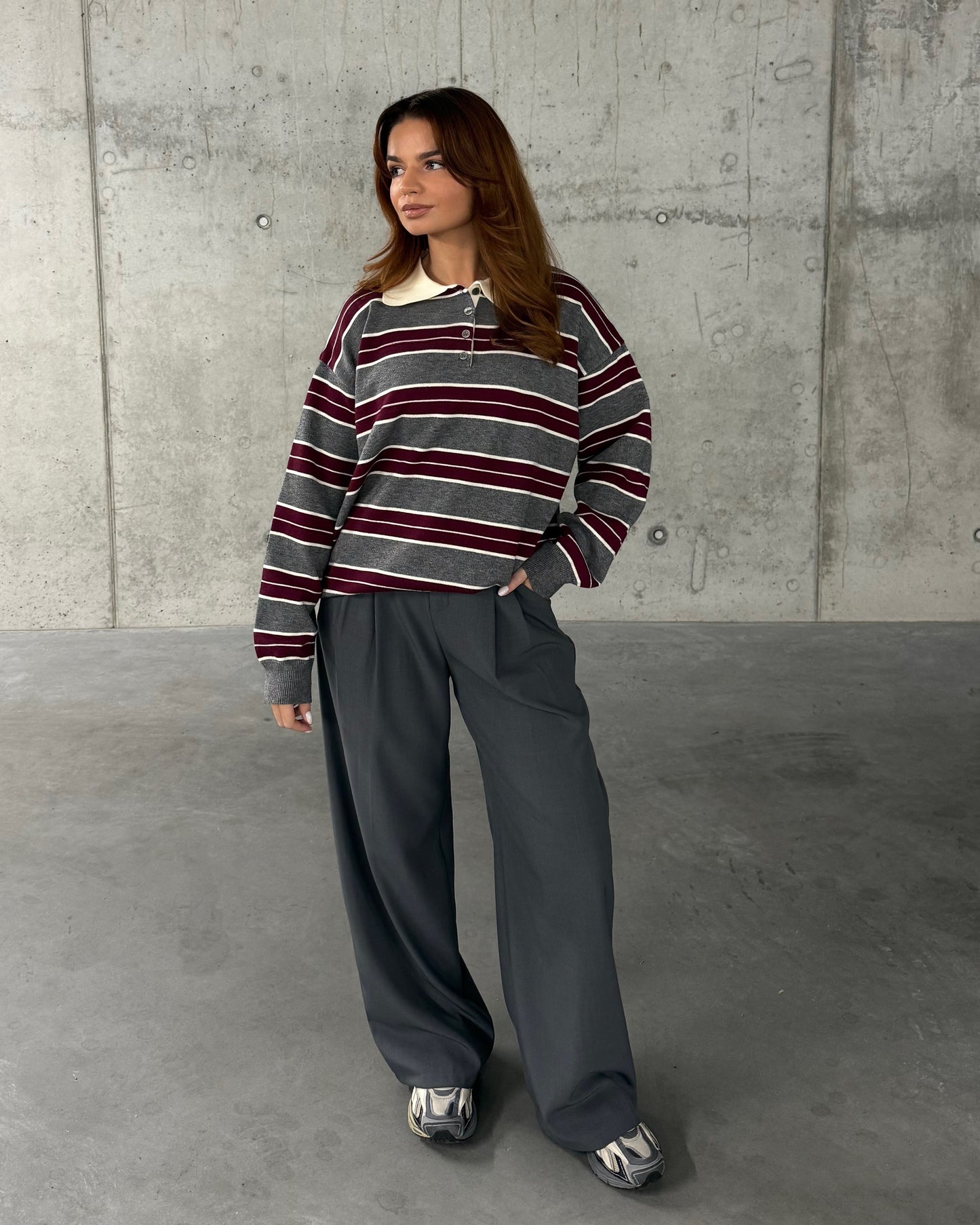 Pilkas dryžuotas megztukas BERRY