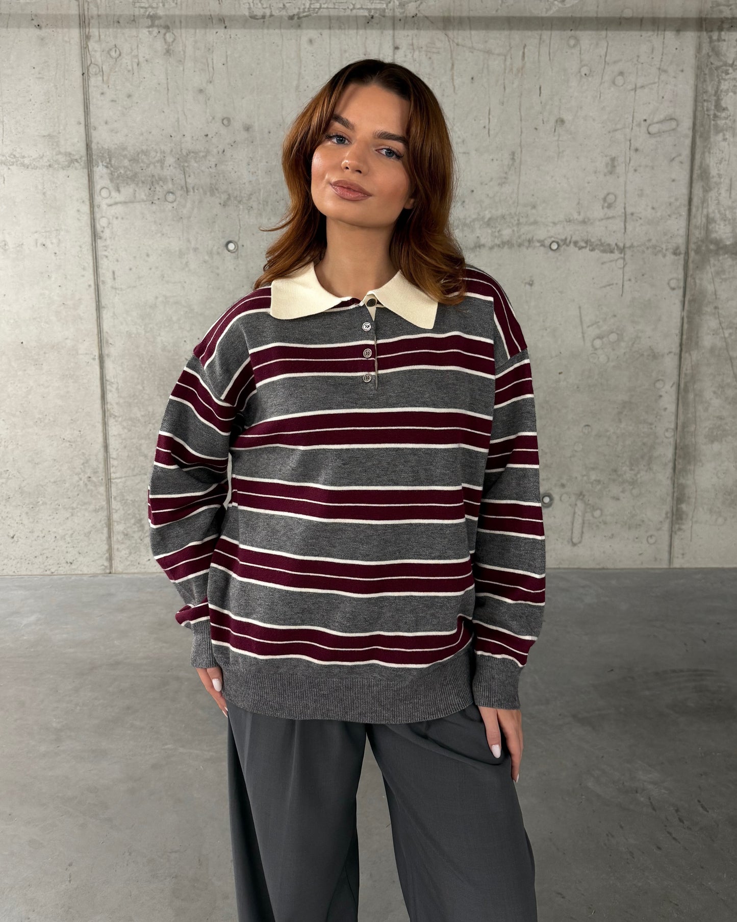 Pilkas dryžuotas megztukas BERRY