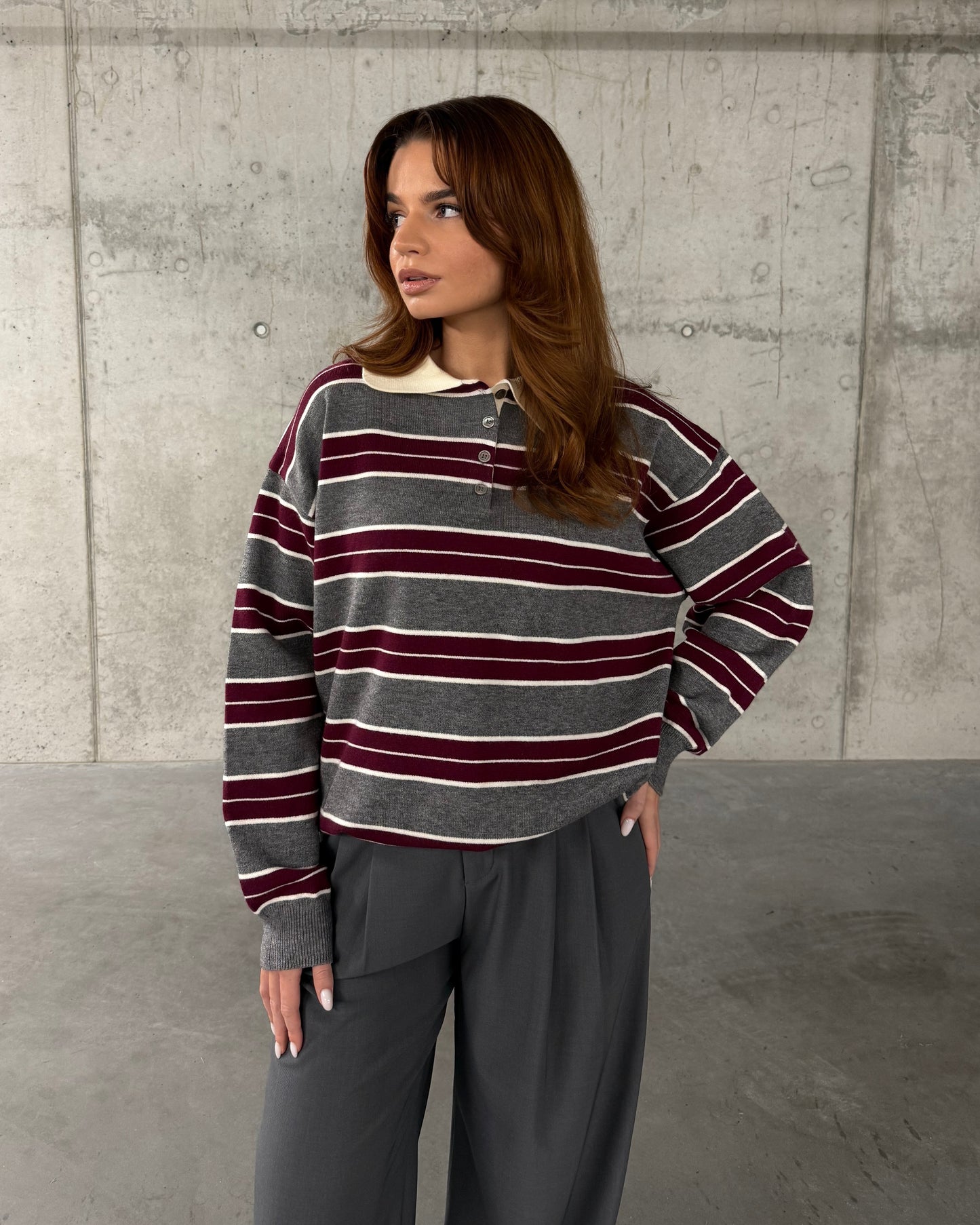 Pilkas dryžuotas megztukas BERRY