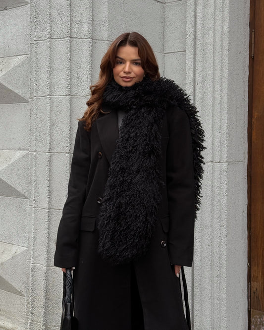 Juodas dirbtinio lamos kailio šalikas PUFFY