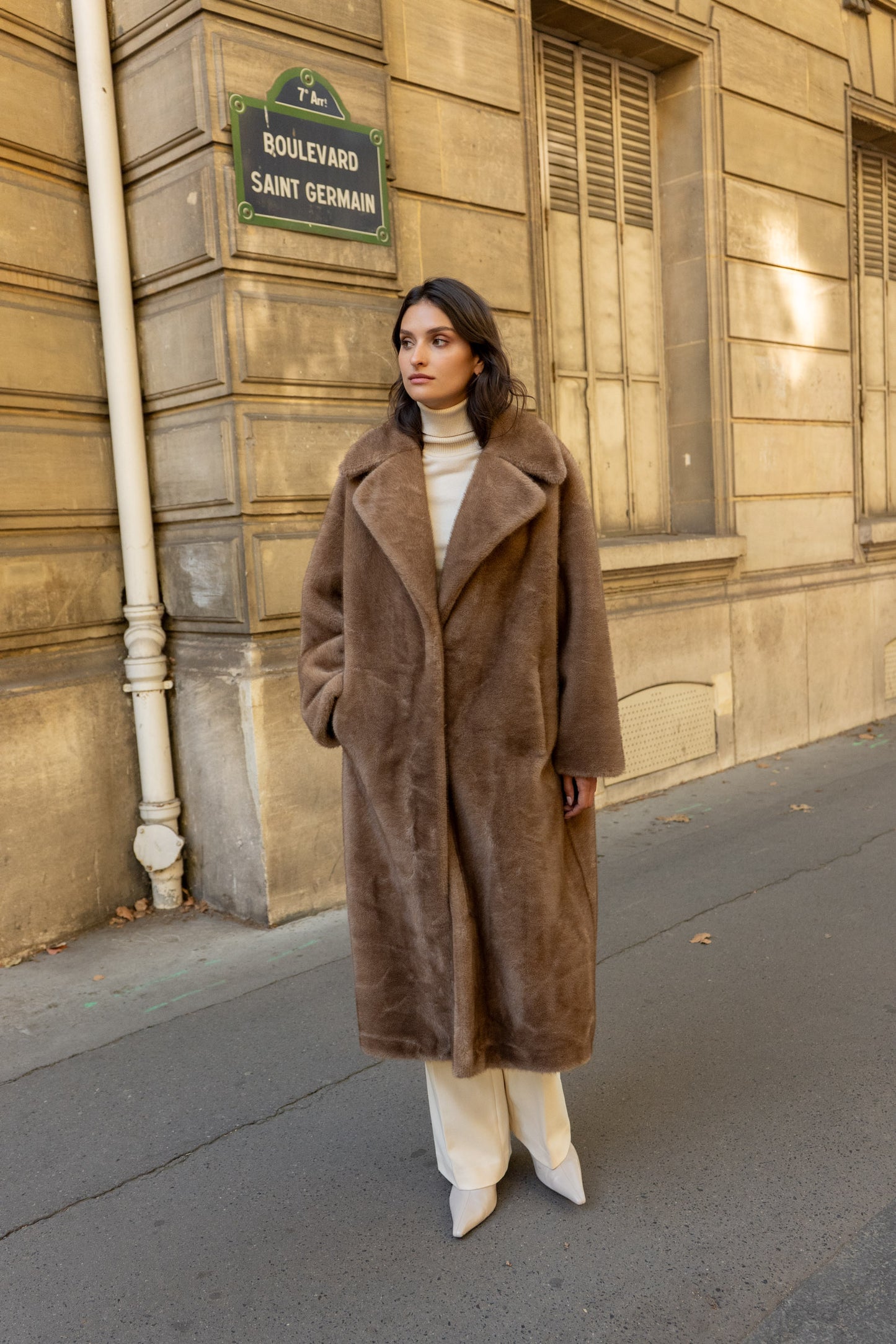 Ilgi šviesiai rudi kailinukai ELEGANCE