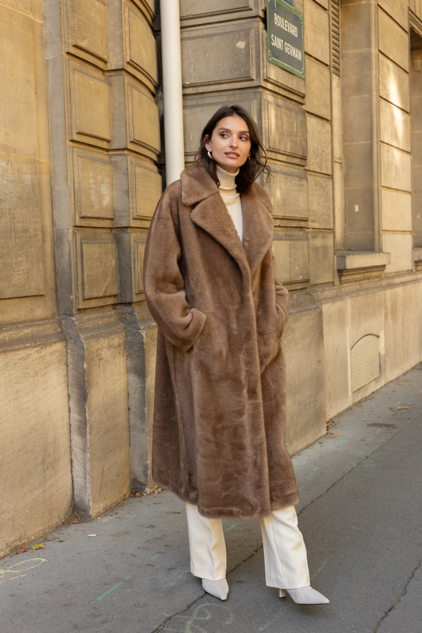 Ilgi šviesiai rudi kailinukai ELEGANCE