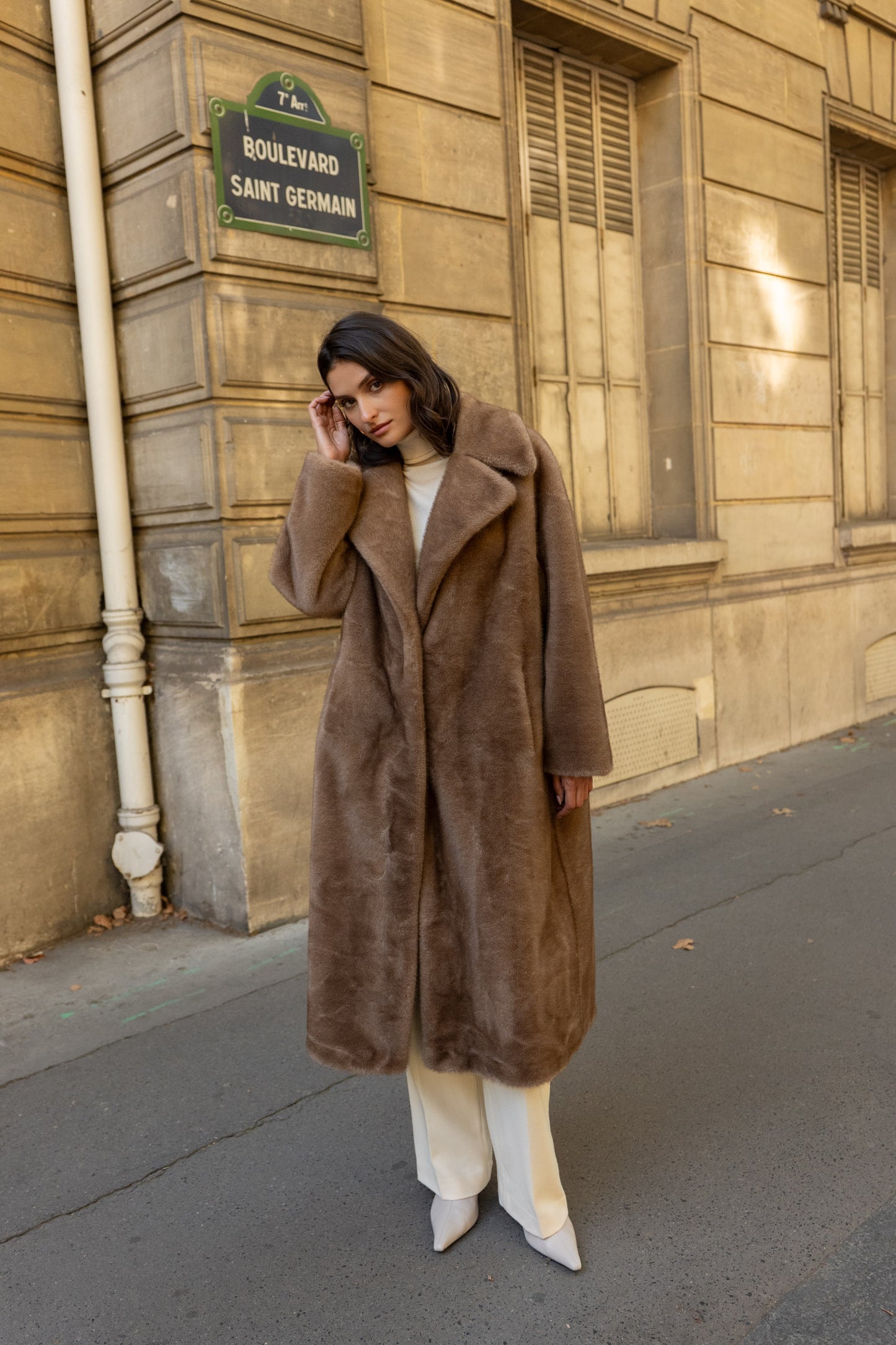 Ilgi šviesiai rudi kailinukai ELEGANCE