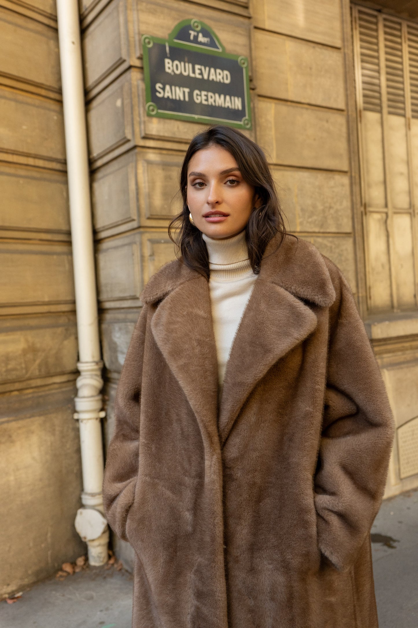 Ilgi šviesiai rudi kailinukai ELEGANCE