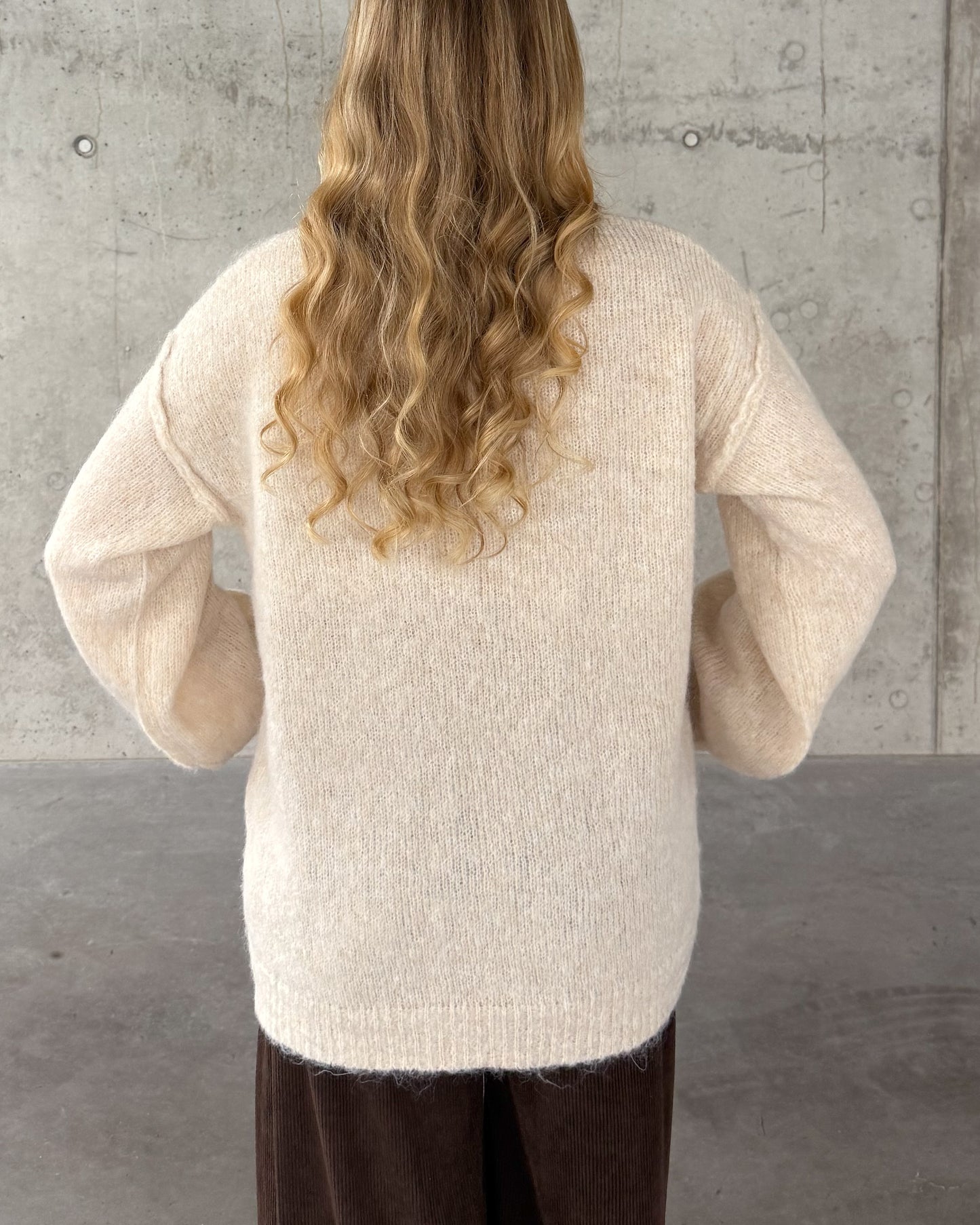 Smėlio spalvos megztukas CARAMEL