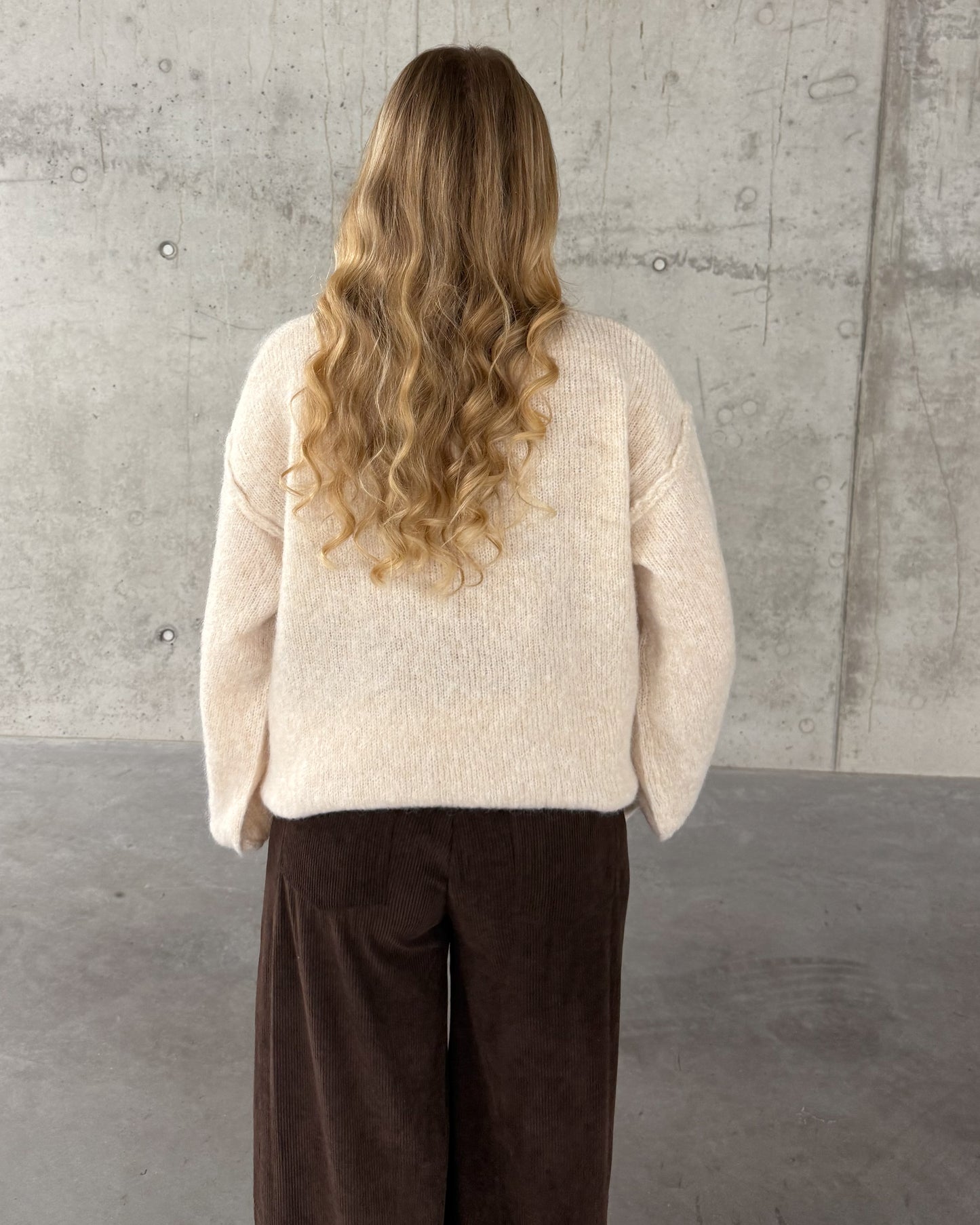 Smėlio spalvos megztukas CARAMEL