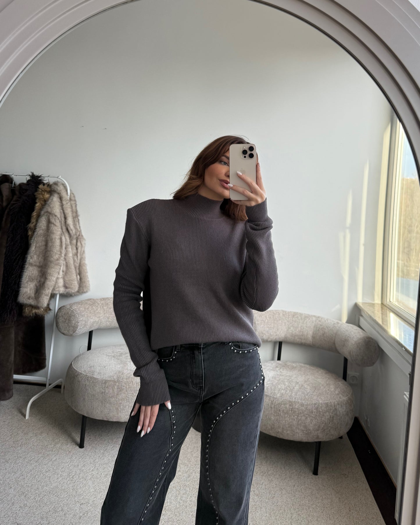 Pilkas megztukas su petukais GRAPHITE