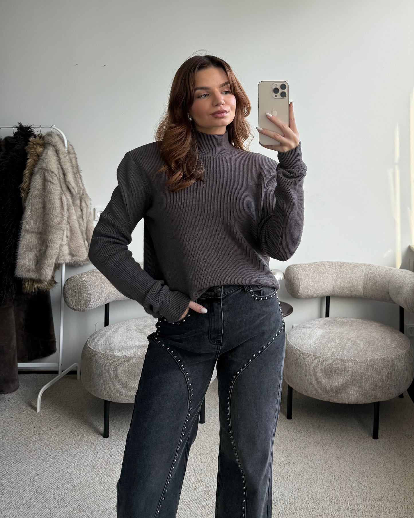 Pilkas megztukas su petukais GRAPHITE