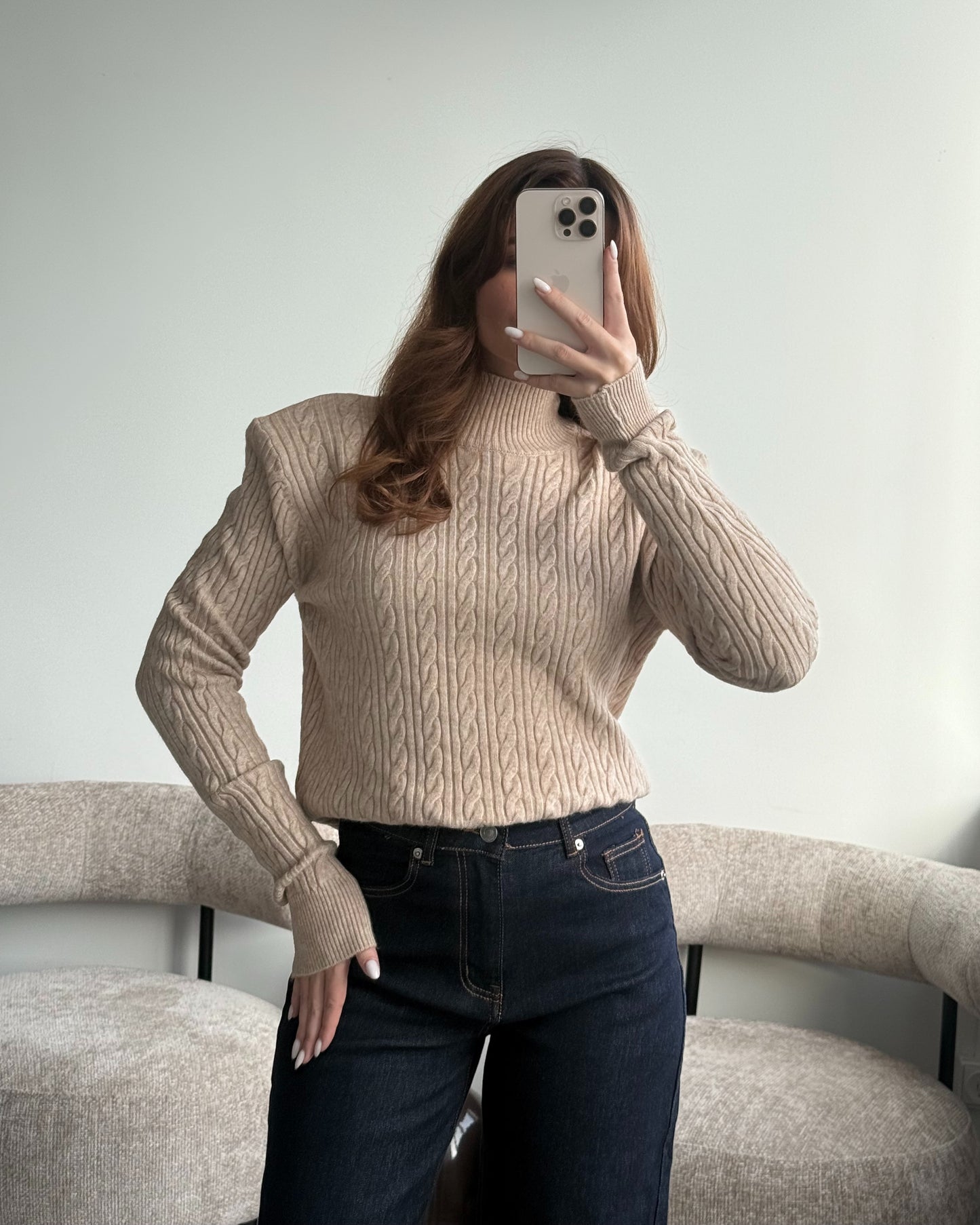 Smėlinis megztukas su petukais TRUFFLE