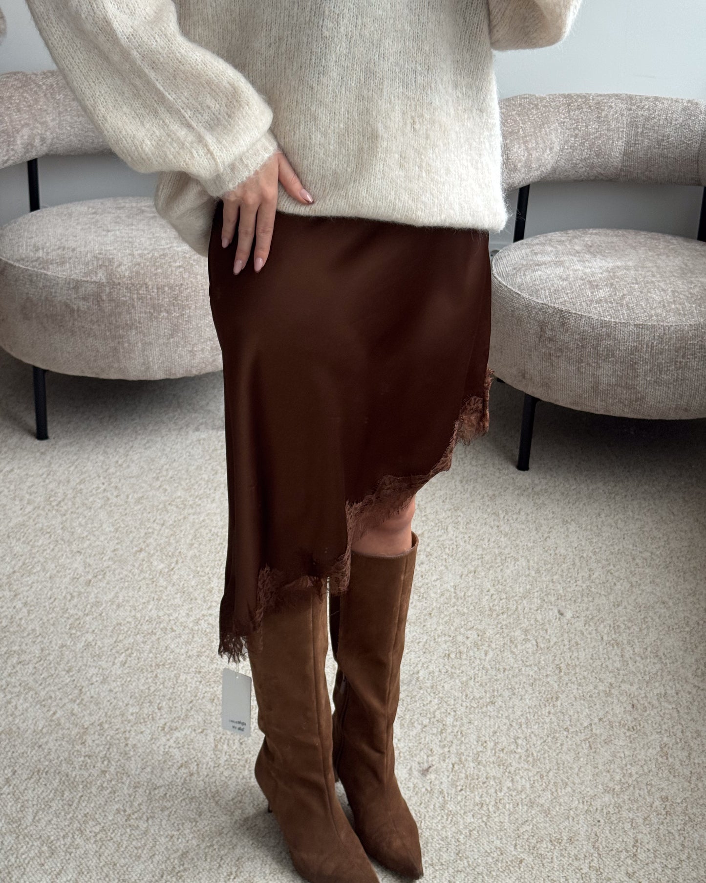 Ruda satino suknelė