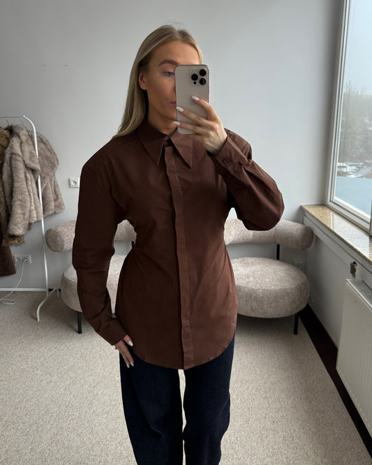 Rudi įliemenuoti marškiniai su petukais SCULPT