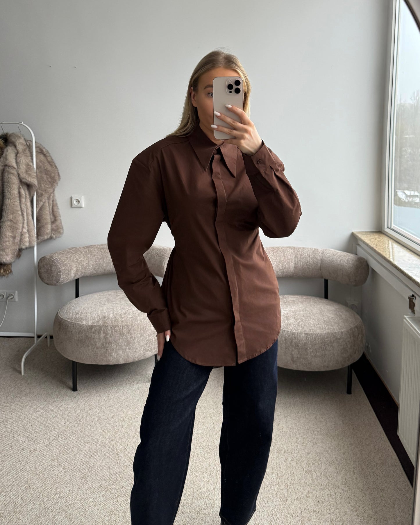 Rudi įliemenuoti marškiniai su petukais SCULPT