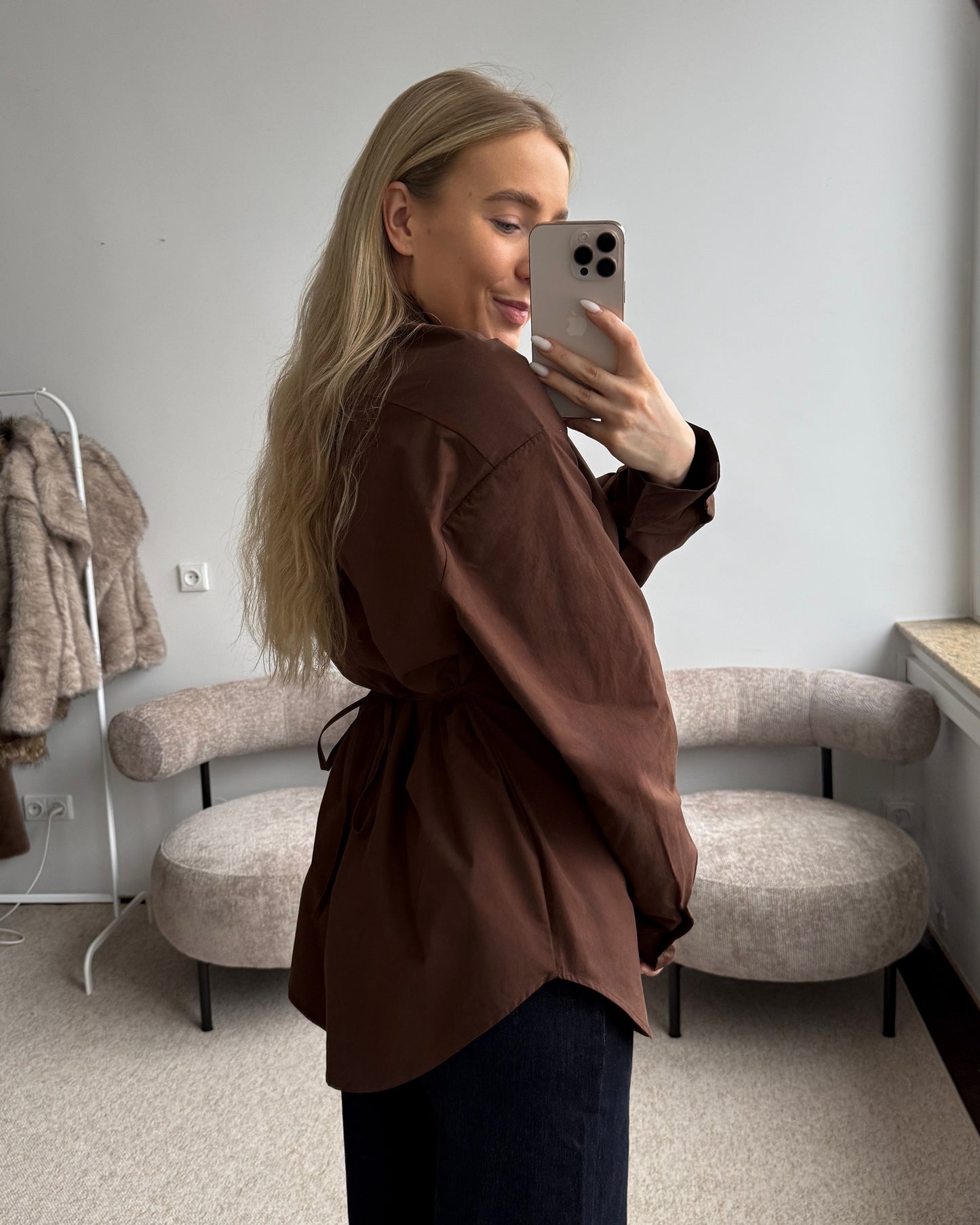 Rudi įliemenuoti marškiniai su petukais SCULPT