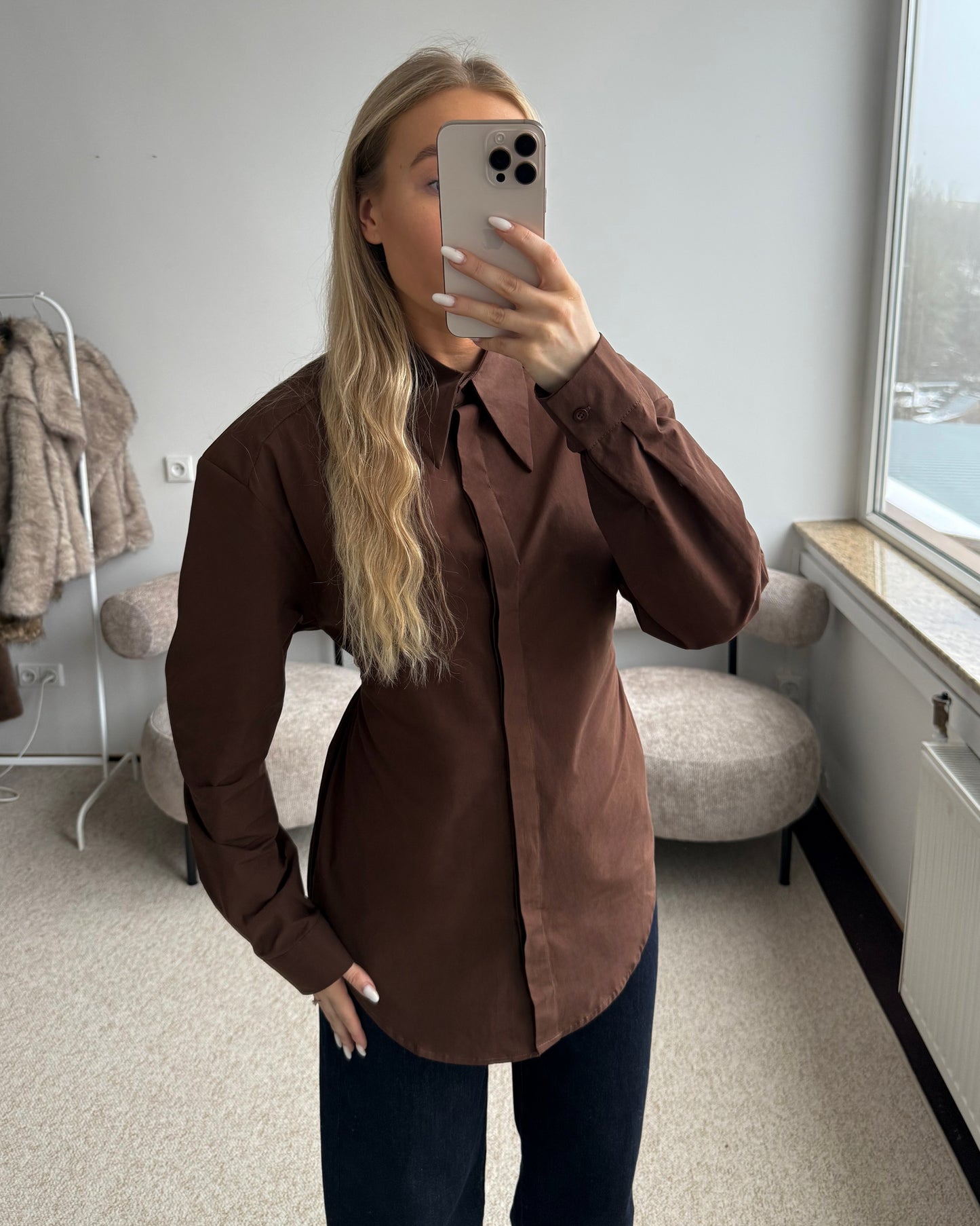 Rudi įliemenuoti marškiniai su petukais SCULPT