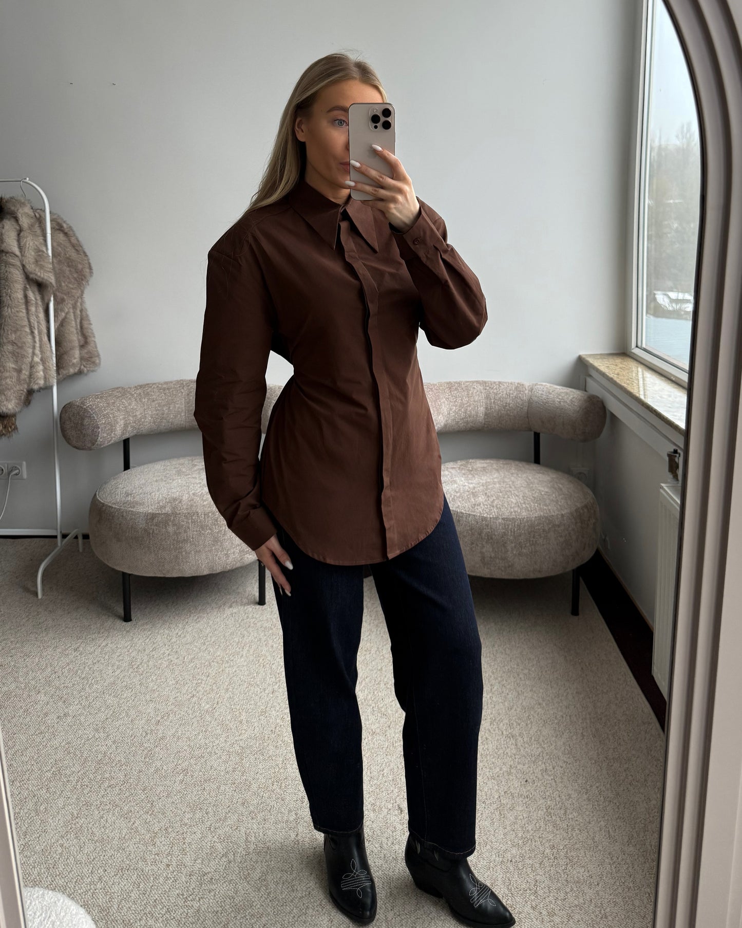 Rudi įliemenuoti marškiniai su petukais SCULPT