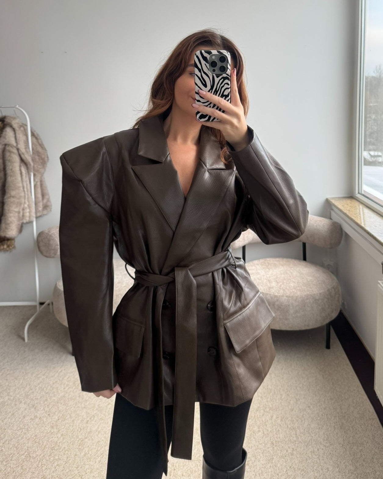 Eko odos švarkas su pečiais FRAME